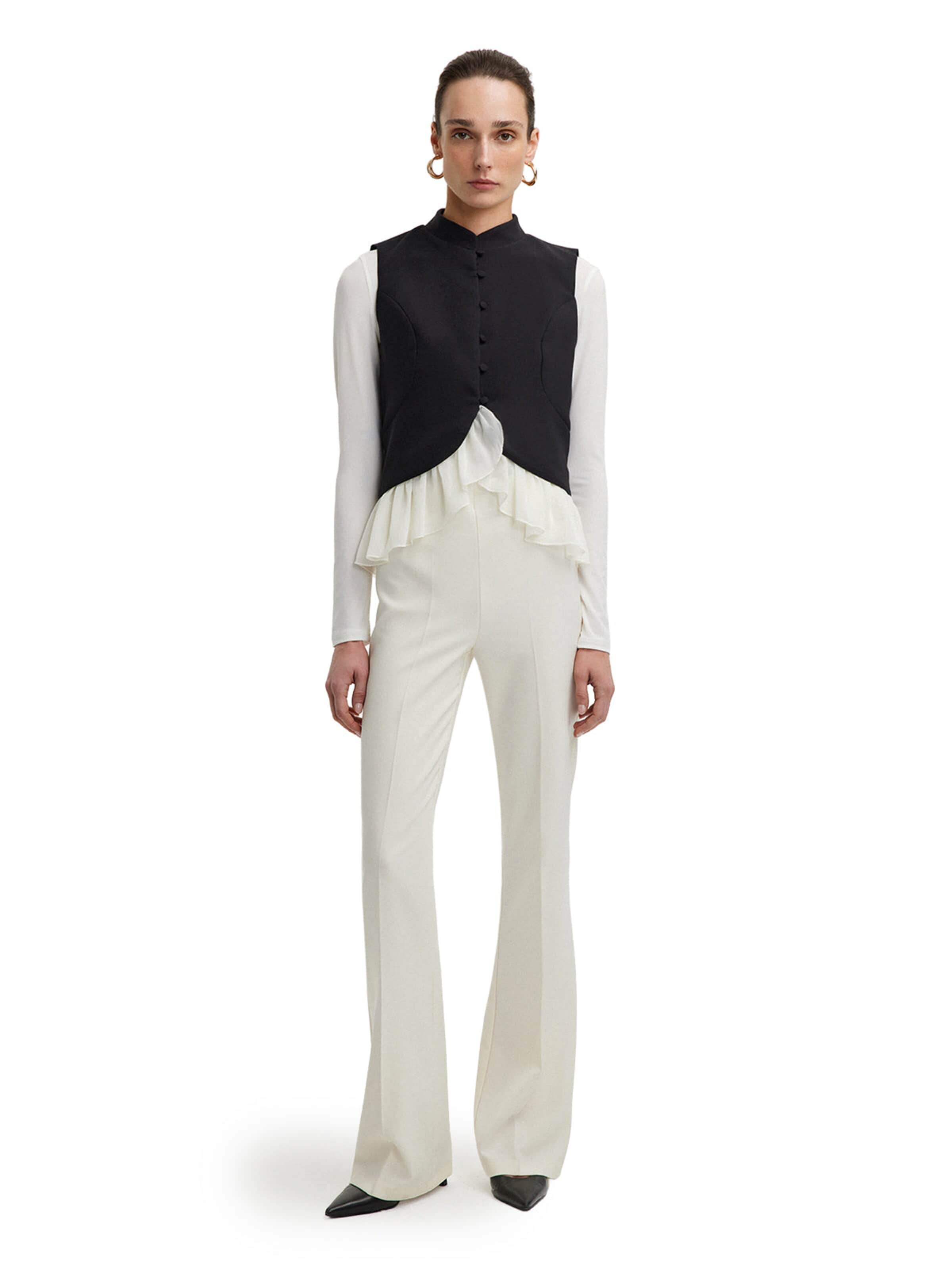 Gilet 'Crepe Vest With Chiffon Detail' Touché Privé en noir : devant