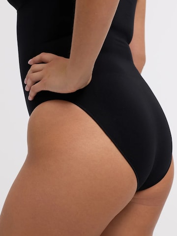 Body modellante 'Cami Sculpting Bodysuit with Slip' di cfab in nero
