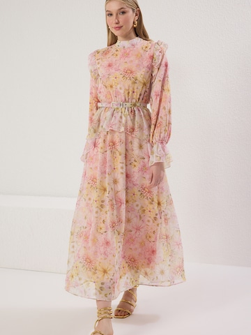 Trendyol Платье в Ярко-розовый