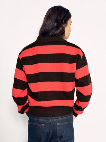 Bershka Sweater in Brown: back
