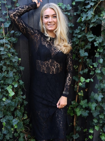 Liberte Essentiel Mekko ' LACY ' värissä musta