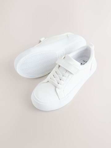 Baskets Next en blanc
