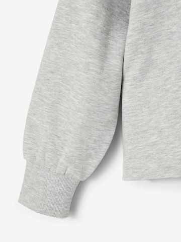 NAME IT - Sweatshirt 'TEKKA' em cinzento