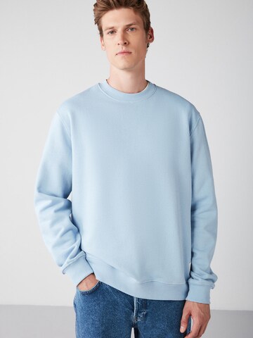 Sweat-shirt 'Travis' Grimelange en bleu : devant