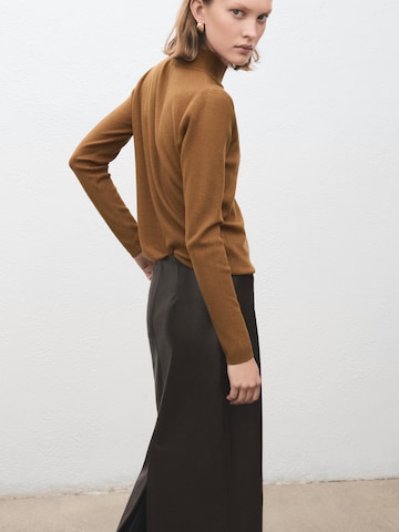 Pulover 'LUCCAPK' de la MANGO pe maro