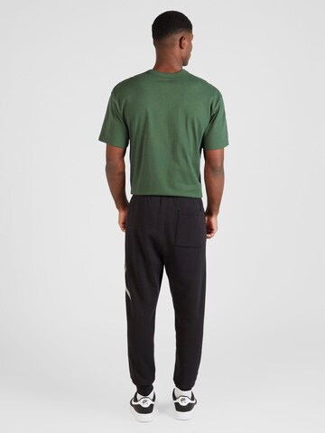 Tapered Pantaloni 'ESS' di Jordan in nero