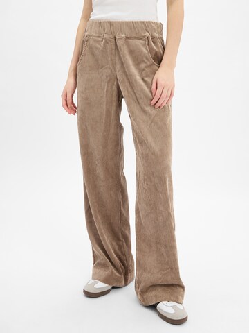 Marie Lund Wide leg Pants in Brown: front