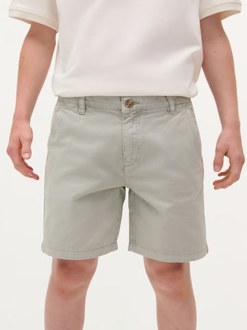 Scalpers Regular Shorts in Grau