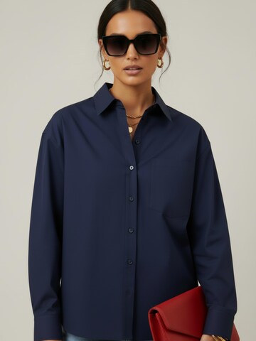 WEARABLE STORIES Bluse 'Tess' i blå