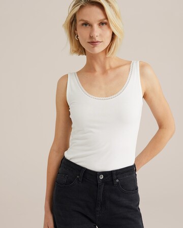 WE Fashion Top in White: front