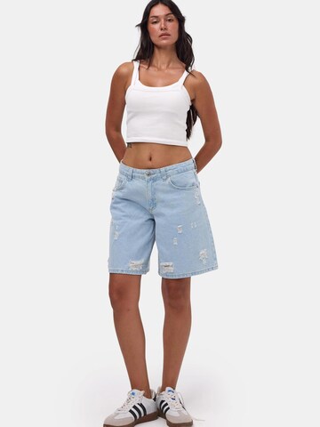 IT'S BASIC Baggy Jeans 'BAGGY MINI DENIM SHORT' in Blauw: voorkant