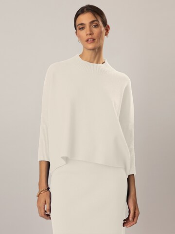 APART Sweater in White: front