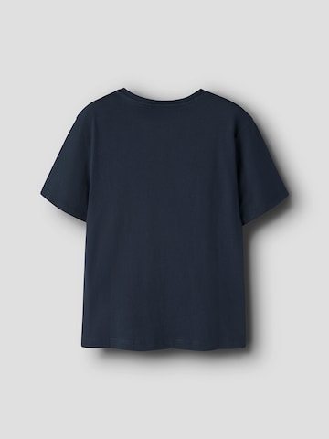 Tricou 'NKMVICTOR' de la NAME IT pe albastru