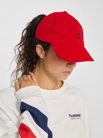 Casquette de sport Hummel en rouge : devant