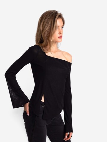 THE-ARE Sweater in Black