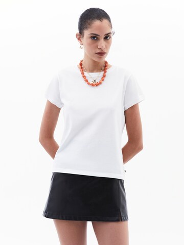 OXXO Shirt in White: front