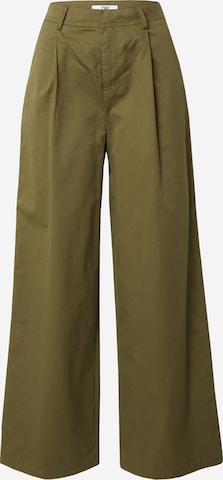 Dorothy Perkins Pleat-front trousers in Green: front