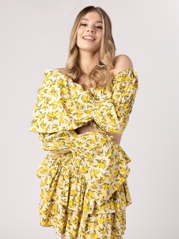 Laurella Blus i gul: framsida