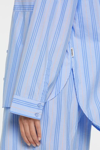 SENSES.THE LABEL Gestreifte Oversized Bluse BA:RI im Pyjama-Stil in Blau