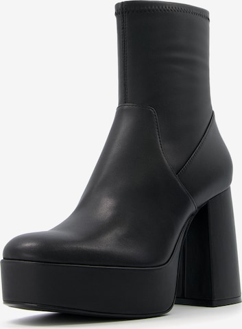 Bershka Ankle Boots in Black: front