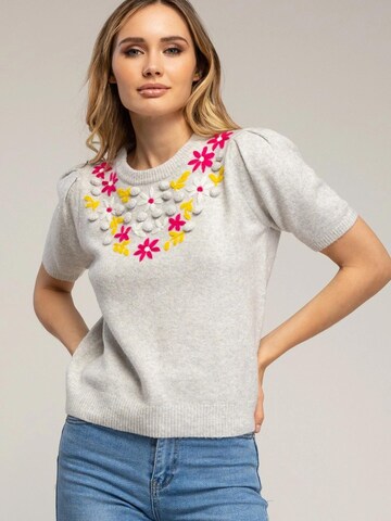 Tantra - Jersey 'Jersey de manga corta con flores bordadas y frunce en el hombro (GRIS)' en gris