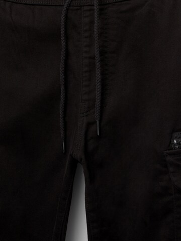 Pull&Bear Tapered Cargo trousers in Black