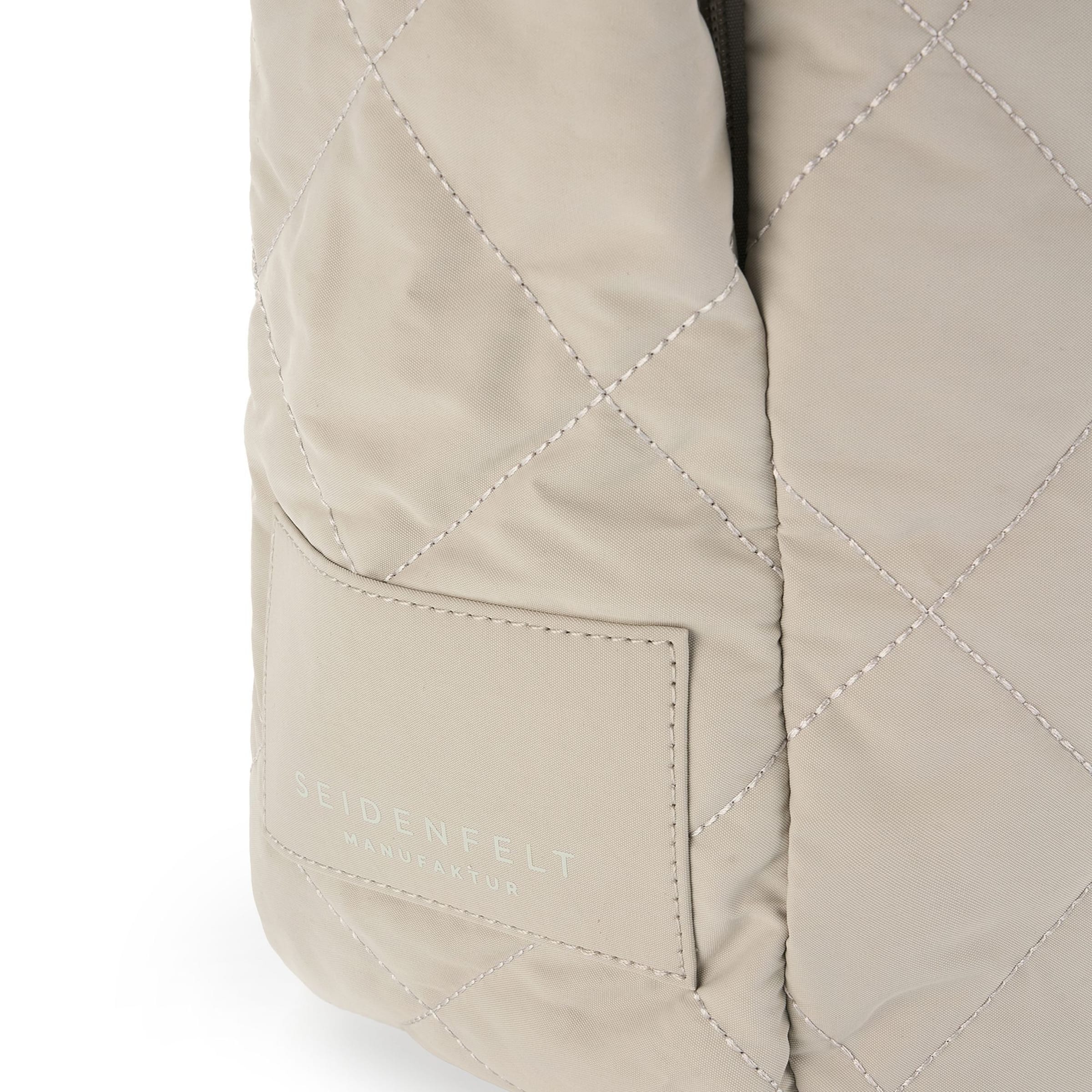 Seidenfelt Schultertasche 'Hetta' in Weiß