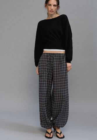 Tapered Pantaloni di Pull&Bear in nero
