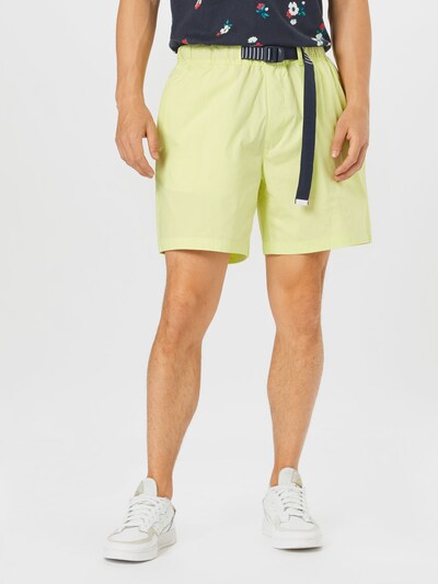 Tommy Jeans Shorts in hellgelb, Modelansicht