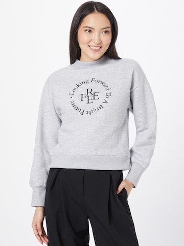 Stitch and Soul Sweatshirt in Grau: Vorderseite