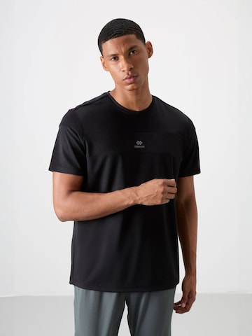 Tommy Life Performance Shirt in Black: front