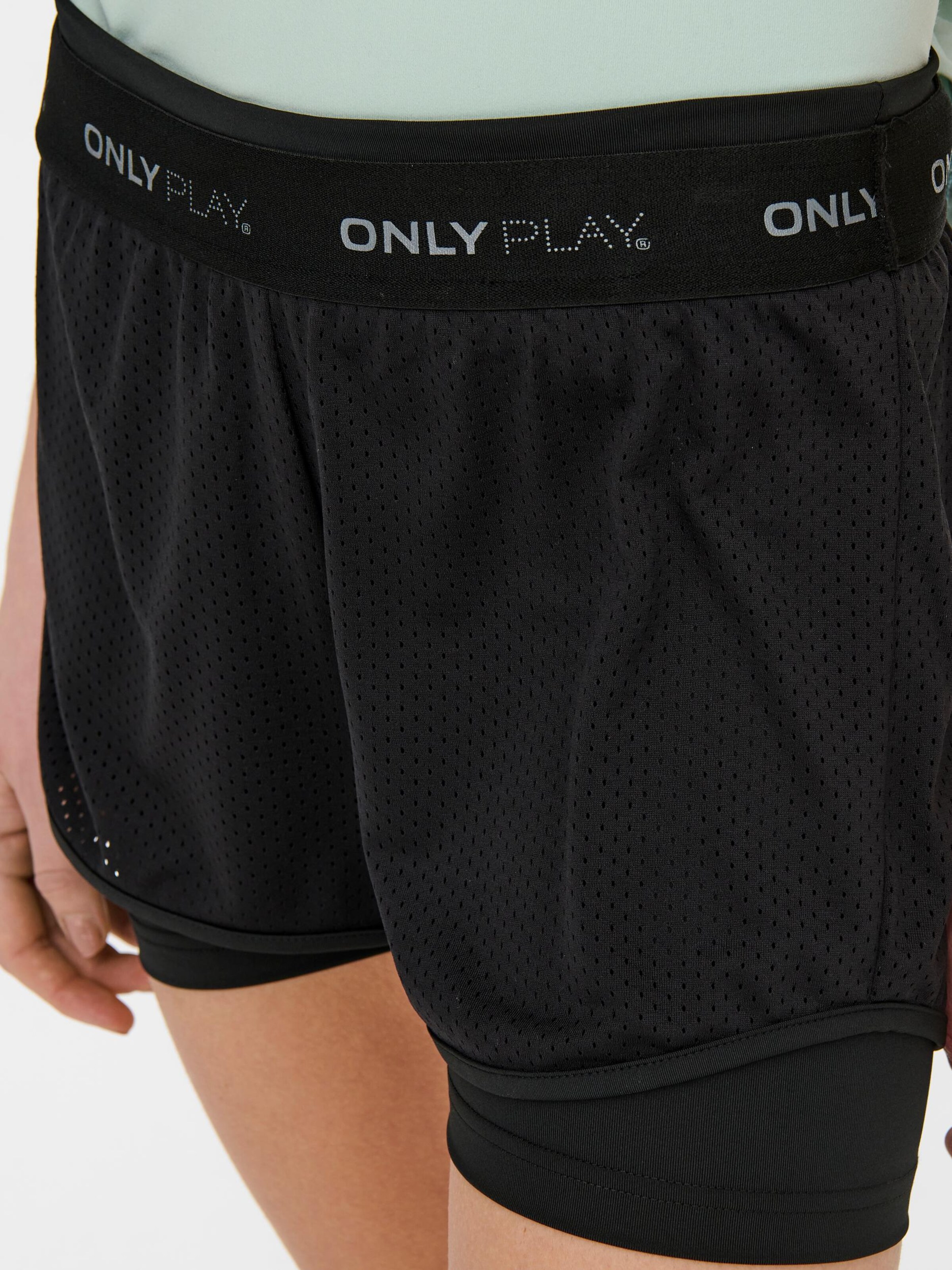 Frauen Sportarten ONLY PLAY Sportshorts 'Malia' in Schwarz - BR30566 Frauen Sportarten ONLY PLAY Sportshorts 'Malia' in Schwarz - BR30566