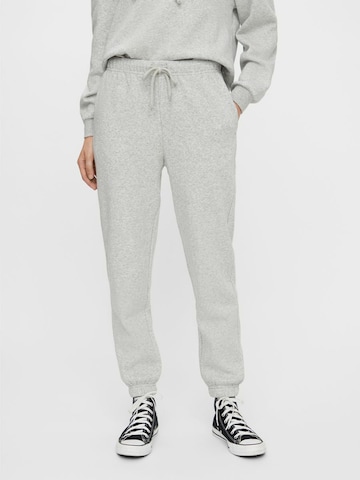 PIECES Tapered Pants 'Chilli' in Grey: front