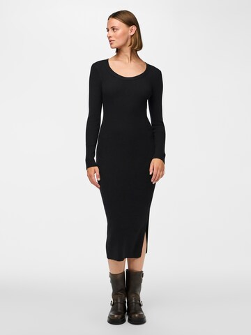 Rochie tricotat de la PIECES pe negru: față