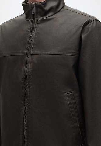 Abercrombie & Fitch Välikausitakki värissä ruskea