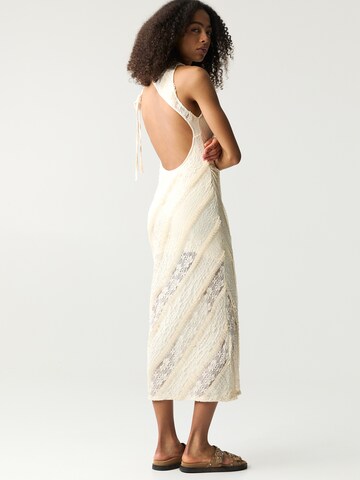 Robe Pull&Bear en beige