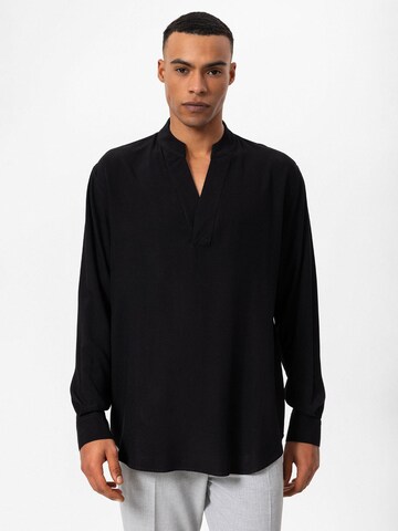 Antioch Regular Fit Hemd in Schwarz: Vorderseite