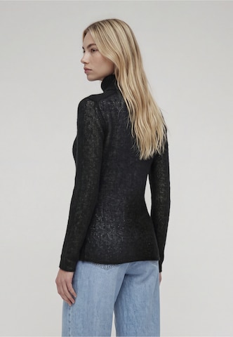 Pull-over REPLAY en noir : sur le côté