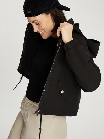 CROSS JEANS Between-Season Jacket in Black