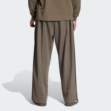 Wide leg Pantaloni 'OVERSIZED TRACK' di ADIDAS ORIGINALS in marrone