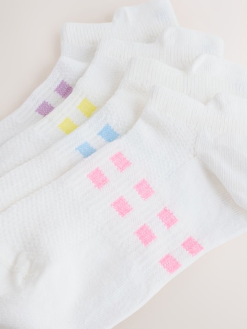 Next Sukat värissä valkoinen