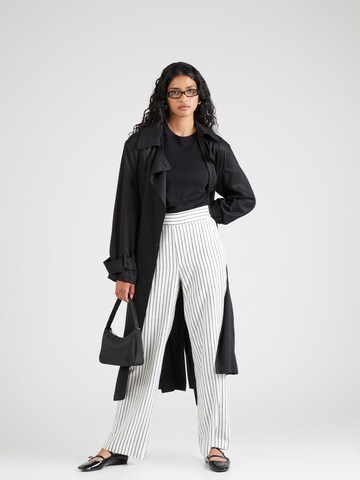 Loosefit Pantalon 'Emmett-M' mbym en blanc