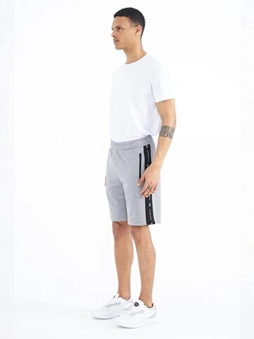 Tommy Life Loosefit Shorts in Grau