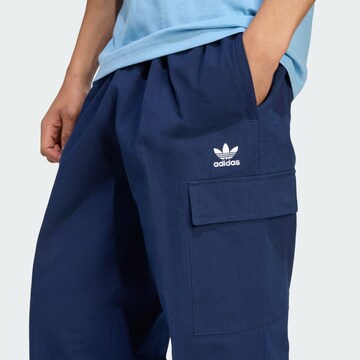 Loosefit Pantalon cargo 'Trefoil Essentials' ADIDAS ORIGINALS en bleu