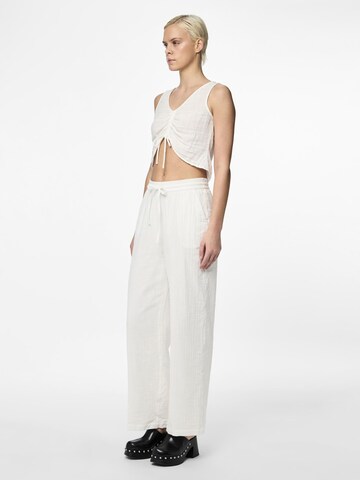 PIECES Loose fit Trousers 'Mastina' in White