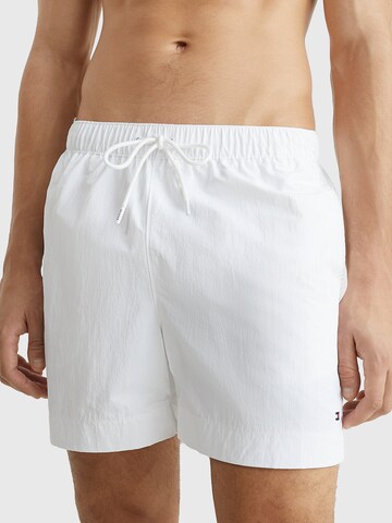 Shorts de bain TOMMY HILFIGER en blanc