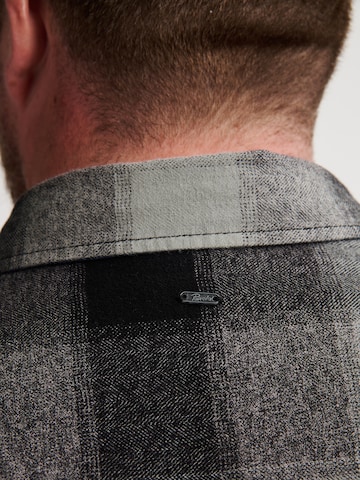 Petrol Industries - Ajuste regular Camisa en negro