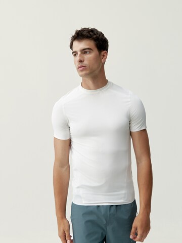 Born Living Yoga Functioneel shirt 'Chad' in Wit: voorkant