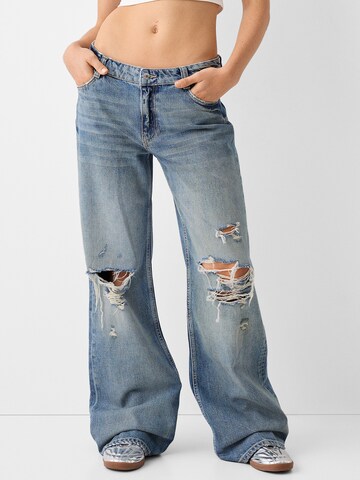 Bershka Loosefit Jeans in Blauw: voorkant