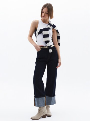 OXXO Top in White